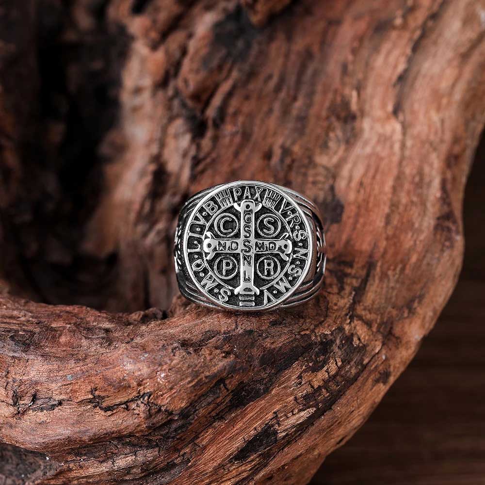 Anillo Cruz de San Benito