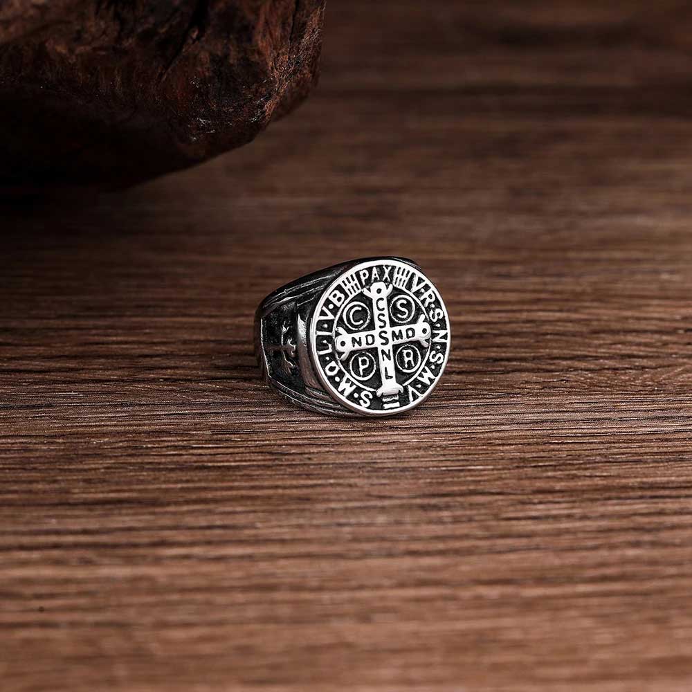 Anillo Cruz de San Benito
